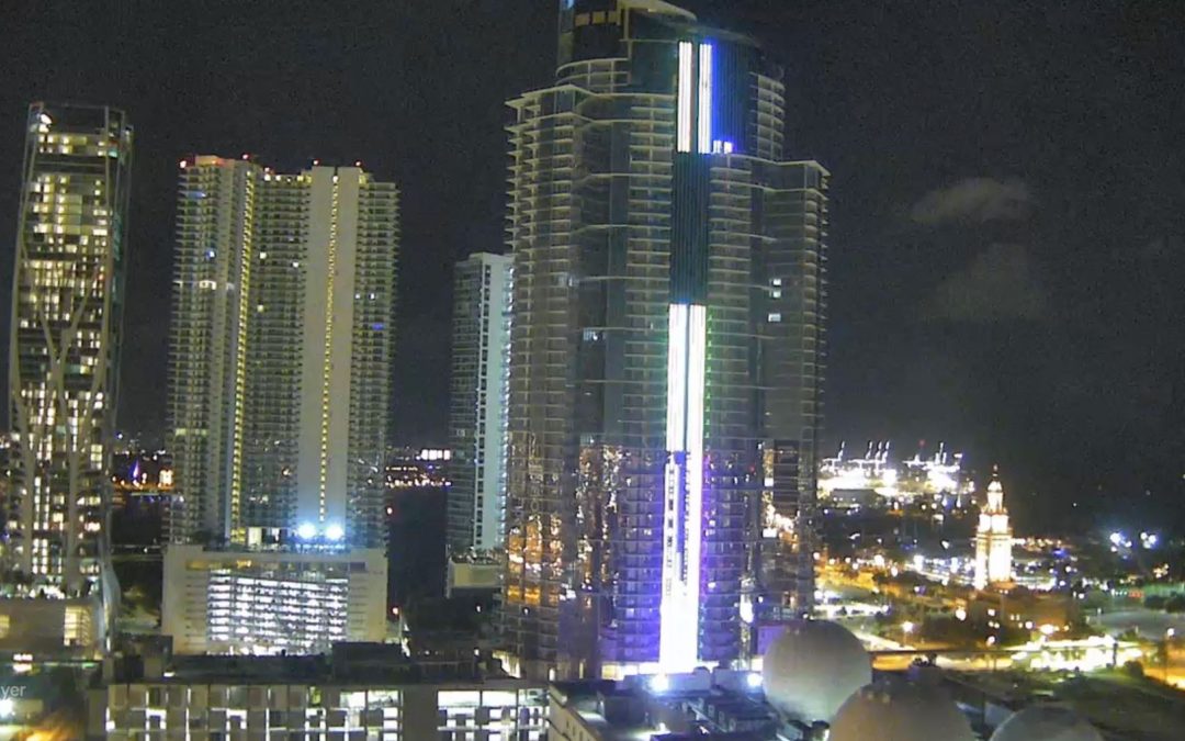 700-FOOT PARAMOUNT MIAMI WORLDCENTER LIGHTS UP AT NIGHT