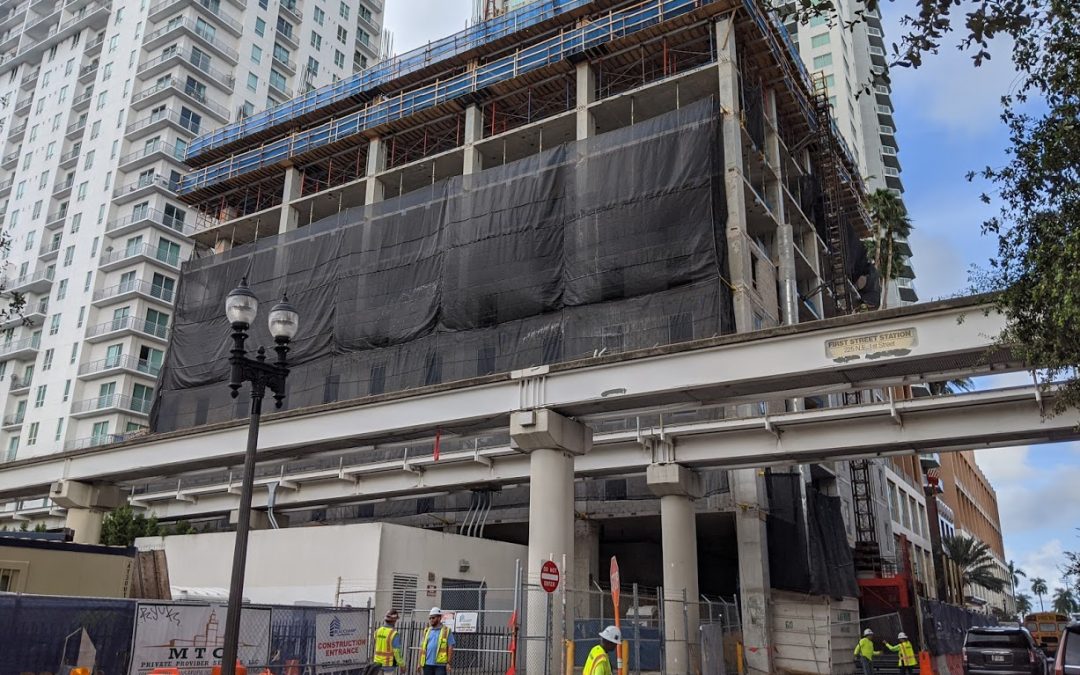FIRST GLASS INSTALLED AT 31-STORY YOTELPAD MIAMI, WHICH IS BEING BUILT WITHOUT A PARKING GARAGE