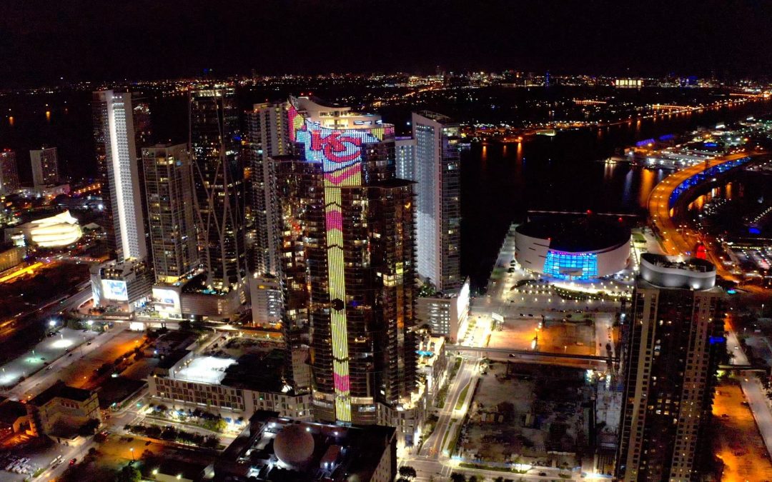 60-STORY PARAMOUNT MIAMI WORLDCENTER TOWER SHOWS OFF 700-FOOT LED LIGHTING SYSTEM FOR SUPER BOWL